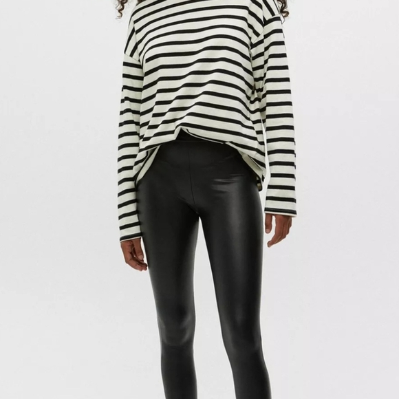 BNWT Pull&Bear XS Black Faux Leather Leggings Slim Stretch Basic Closet Staple - Picture 2 of 15
